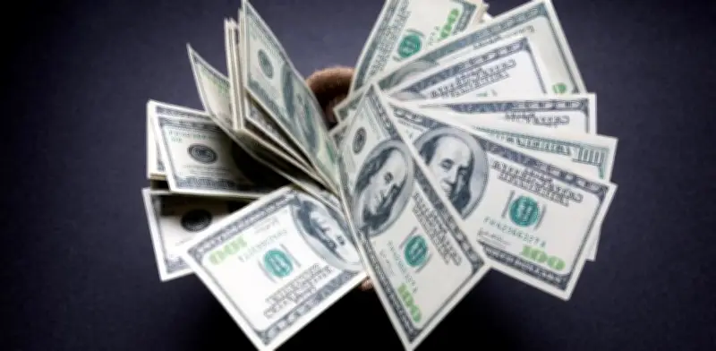 Peso mexicano se fortalece por segundo día consecutivo ante anuncios de bancos centrales