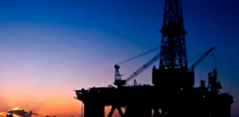 Petróleo Brent modera alza y se ubica sobre 101 dólares tras volatilidad en Ormuz