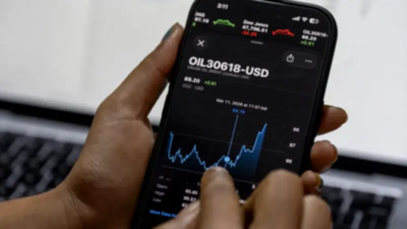 Petróleo Brent supera los 100 dólares por ataques en Medio Oriente