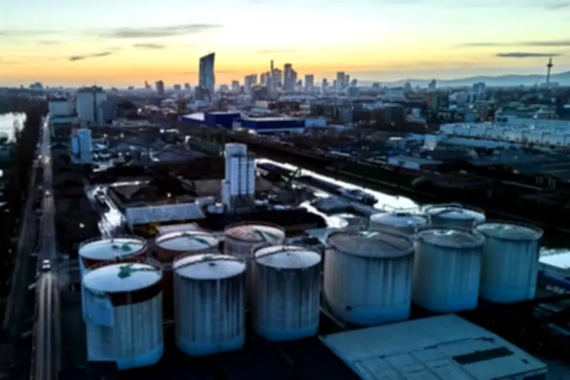 Petróleo Brent supera los 100 dólares por primera vez desde 2022