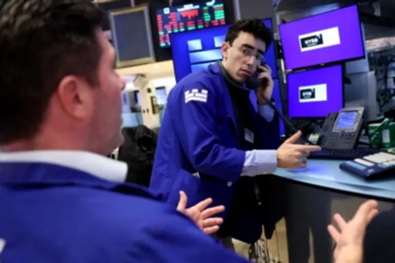 Petróleo cae y bolsas suben tras declaraciones de Trump sobre producción