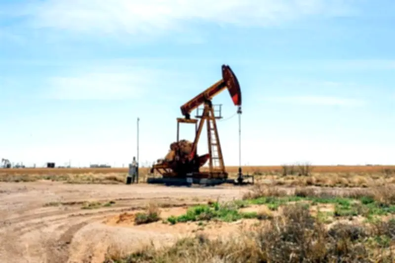 Petróleo se recupera tras desplome superior al 10% en los mercados internacionales