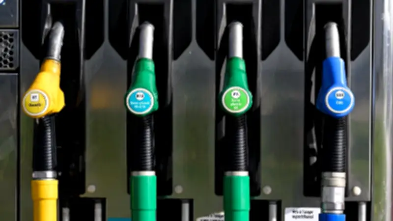 Petróleo supera los 100 dólares por guerra con Irán, alcanzando máximos desde 2022