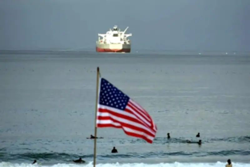 Petróleo WTI cierra por encima de 81 dólares, impulsado por factores geopolíticos