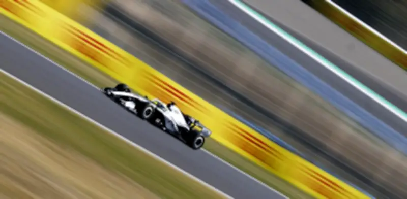 Piastri domina la práctica en Japón mientras Pérez sufre un viernes catastrófico