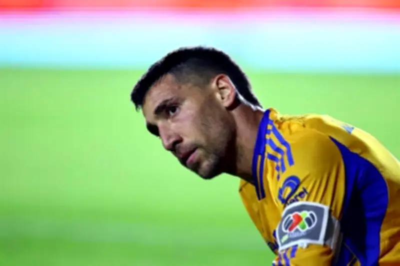 Pizarro Confirma su Salida del Gabinete sin Gorrión: Anuncia Futuro Político