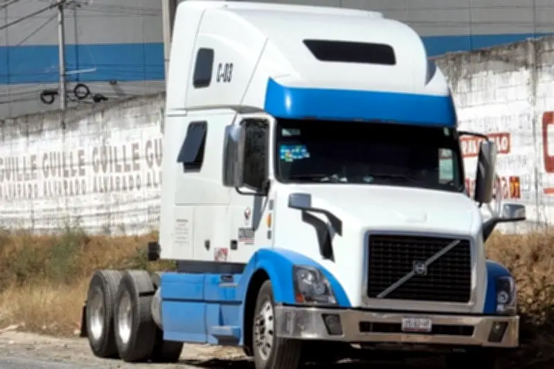 Plagian y asaltan a dos operadores de tráiler en Apodaca, Nuevo León