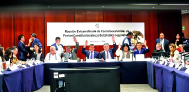 Plan B avanza en Senado entre cabildeos solitarios y espectáculo de 'detentes'