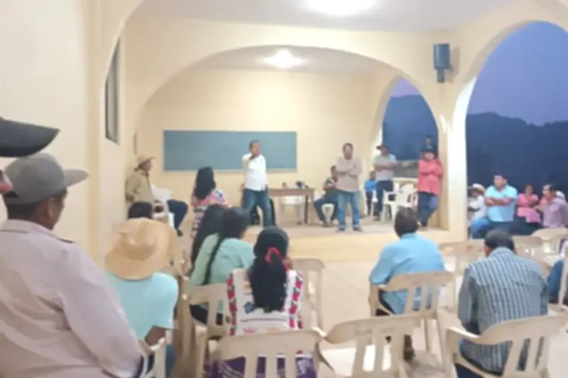 Pobladores de Guerrero retienen a alcalde exigiendo obras públicas urgentes