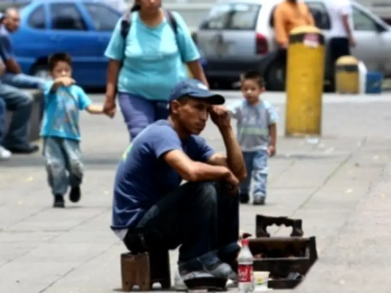 Pobreza Laboral Persiste en México: 42.3 Millones No Alcanzan Canasta Básica