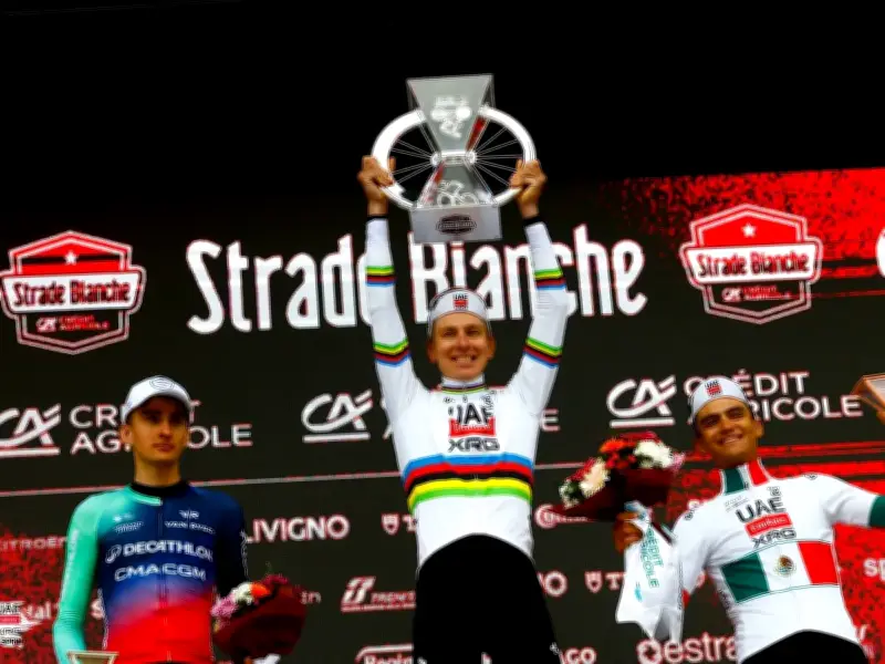 Pogacar hace historia con su cuarta Strade Bianche; Del Toro tercero en épica carrera