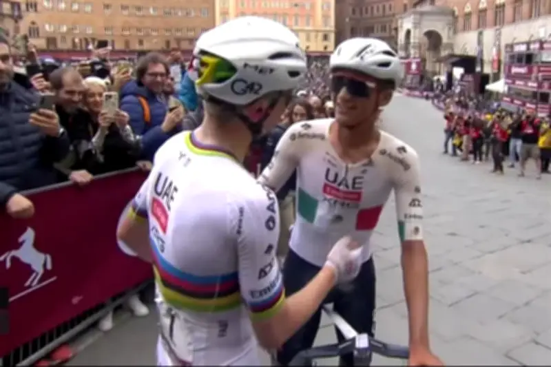 Pogacar y Del Toro brillan con un podio histórico en la Strade Bianche