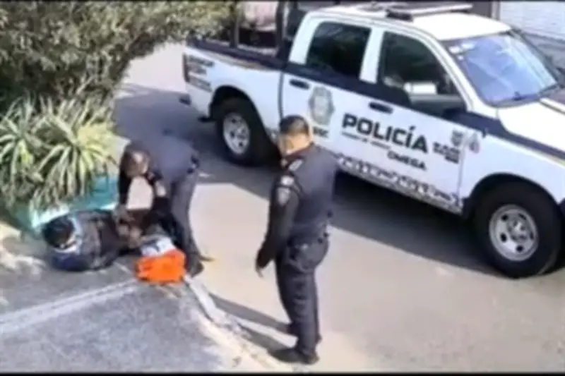 Policía de Coyoacán golpea a joven durante operativo; investigan uso excesivo de fuerza