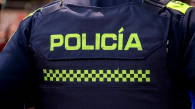 Policía de la CDMX agrede a jardinero en Coyoacán; cámaras captan golpe injustificado