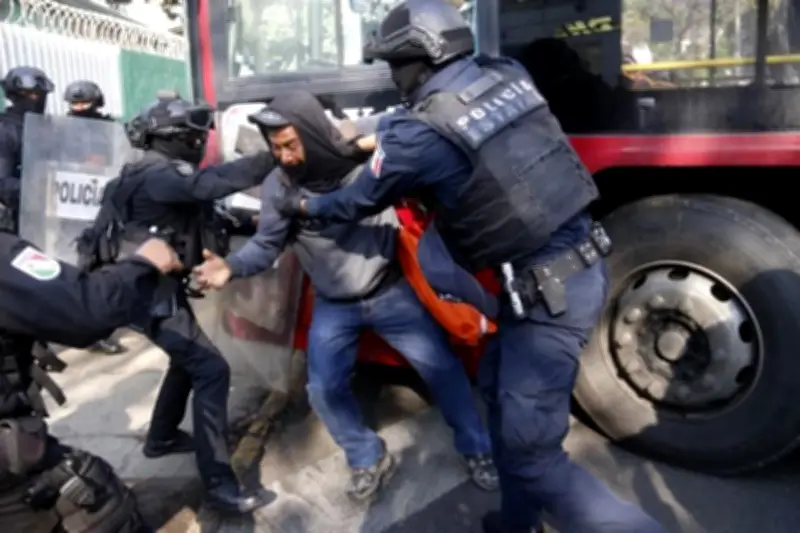 Policía Federal dispersa protestas y bloqueos en carreteras de Oaxaca