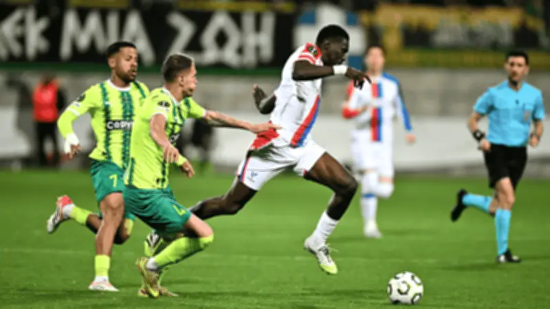 Polémica en la Conference League: Video con IA manipula falta en Crystal Palace vs AEK Larnaca