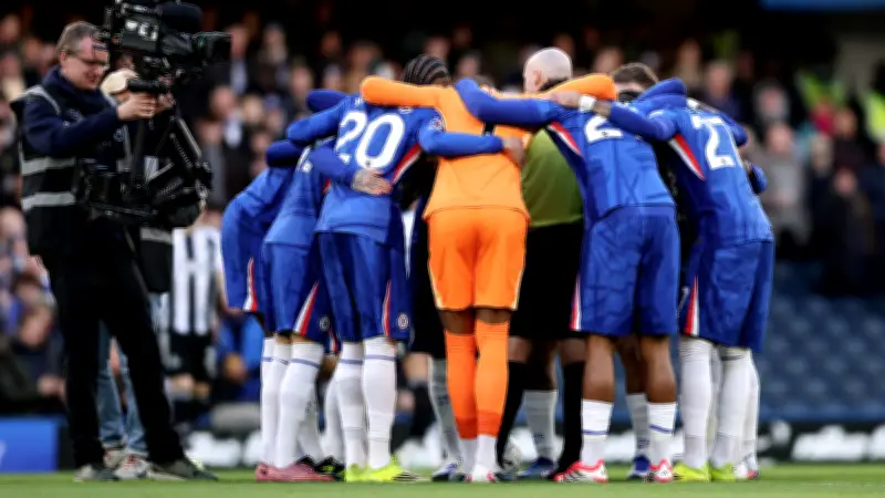 Polémica en Premier League: árbitro atrapado en ritual del Chelsea antes del partido