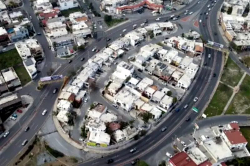 Polémica por Construcción de Viviendas en la Rotonda de Personas Ilustres