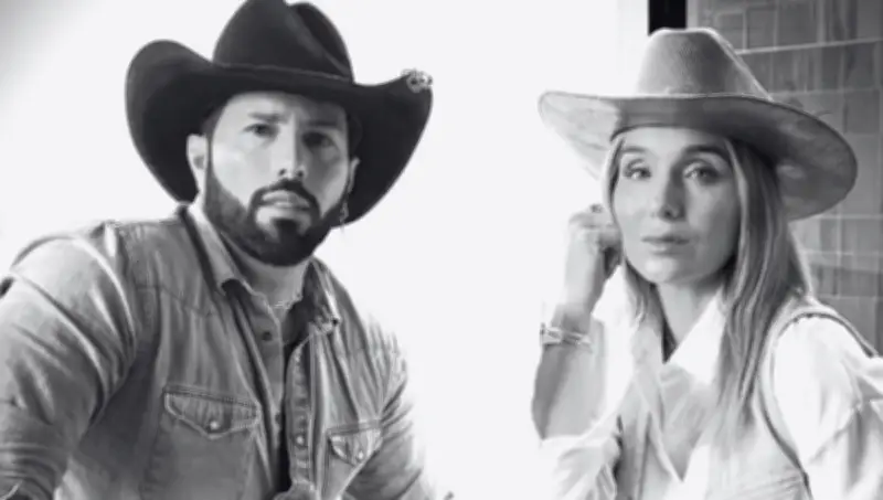 Poncho De Nigris y Marcela Mistral sufren accidente en tobogán durante vacaciones