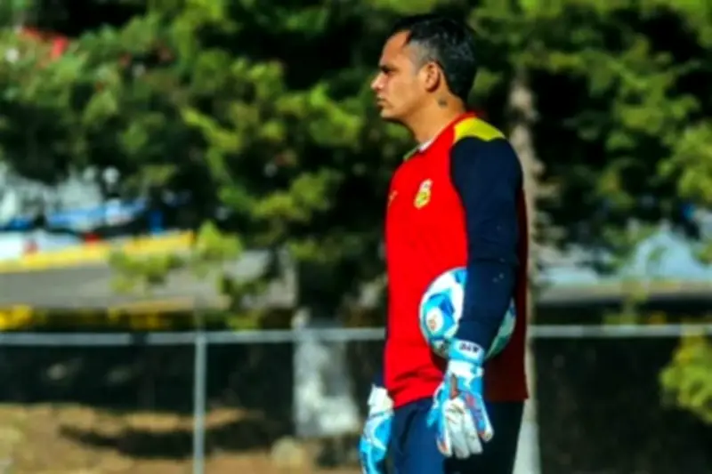 Portero de Morelia es expulsado del equipo tras polémica foto con armas de fuego