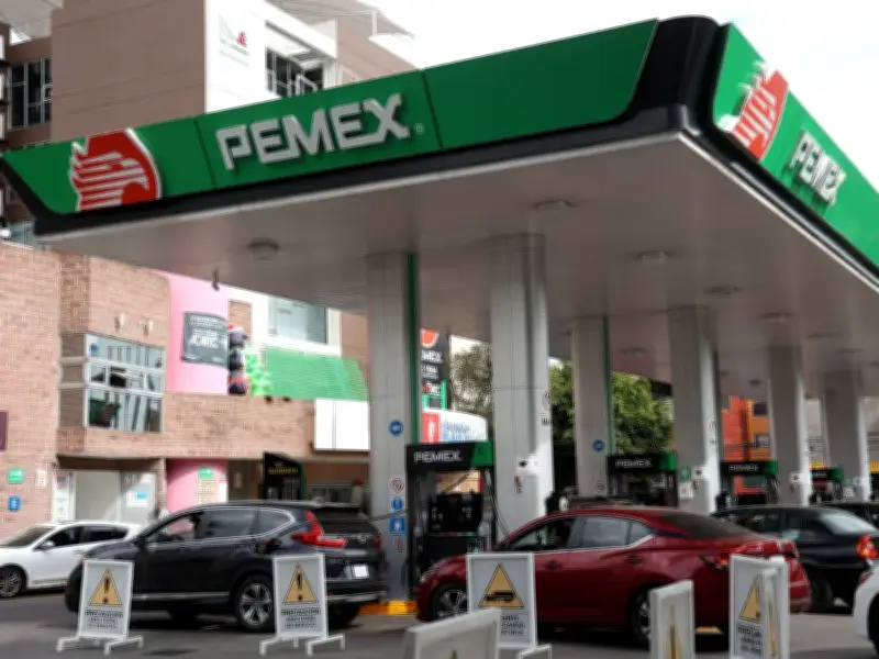 Precio del petróleo mexicano se dispara 32.2% en 2026 por tensiones geopolíticas