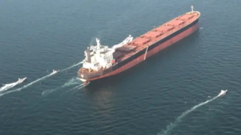 Precio del Petróleo se Dispara tras Ataque a Buques en el Estrecho de Ormuz