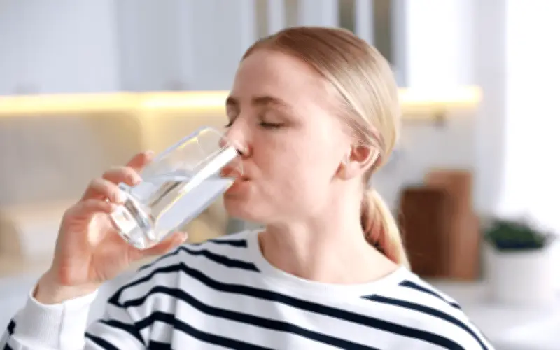 Prepara tu propia agua con electrolitos en casa: una guía para una hidratación saludable