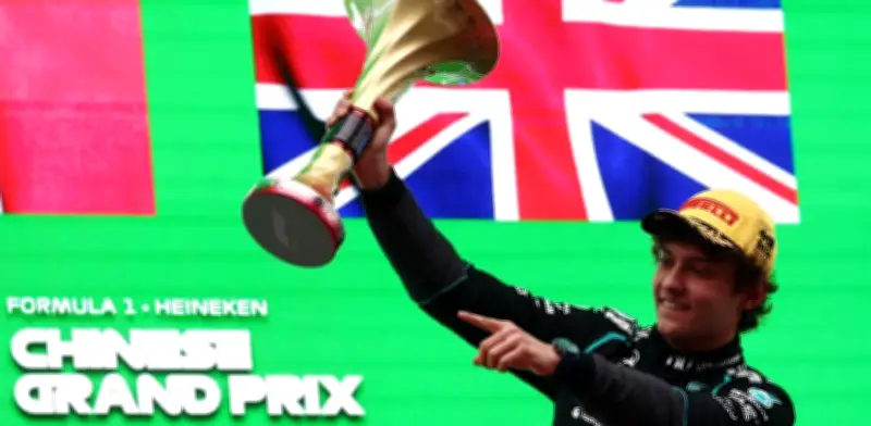 Presentador de F1 confunde a Andrea Kimi Antonelli con Kimi Raikkonen en China