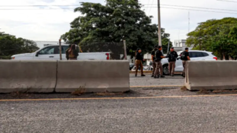 Presunto ataque armado y ponchallantas movilizan a autoridades en Guadalajara