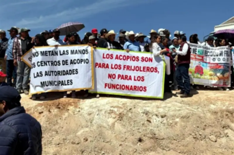 Productores Agrícolas Abuchean a Monreal en Acto de la Secretaría del Campo