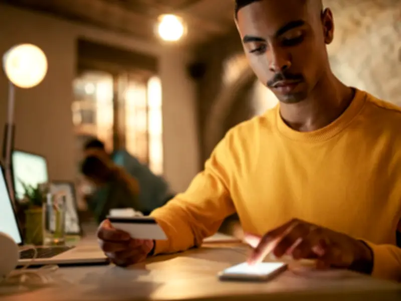 Profeco alerta sobre cláusulas abusivas en contratos digitales al comprar por internet