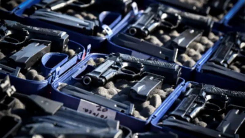 Proponen cárcel para padres si sus hijos portan armas en escuelas de la CDMX