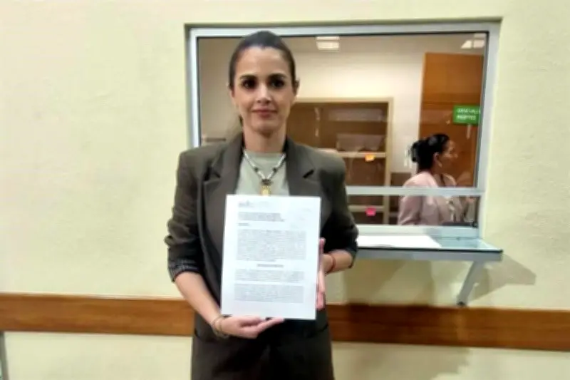 Proponen evitar que cónyuges asuman alcaldías por ausencia de titulares