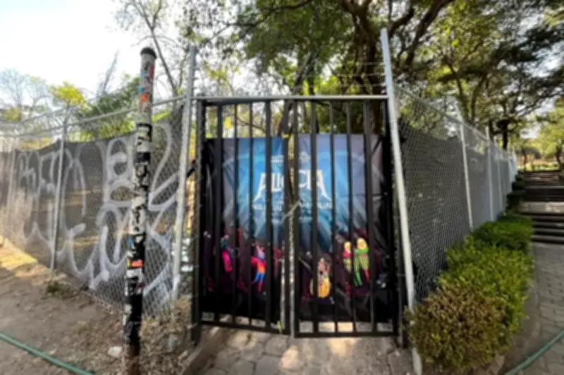 Protestas de vecinos frenan la obra 'Alicia en el País de las Maravillas' en el Parque Lira