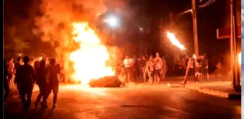 Protestas en Cuba por apagones y hambre escalan: asaltan sede del Partido Comunista