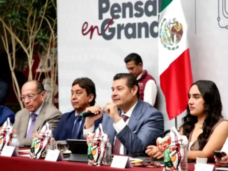 Puebla logra traslado seguro de 36 mexicanos varados en Jerusalén por conflicto bélico