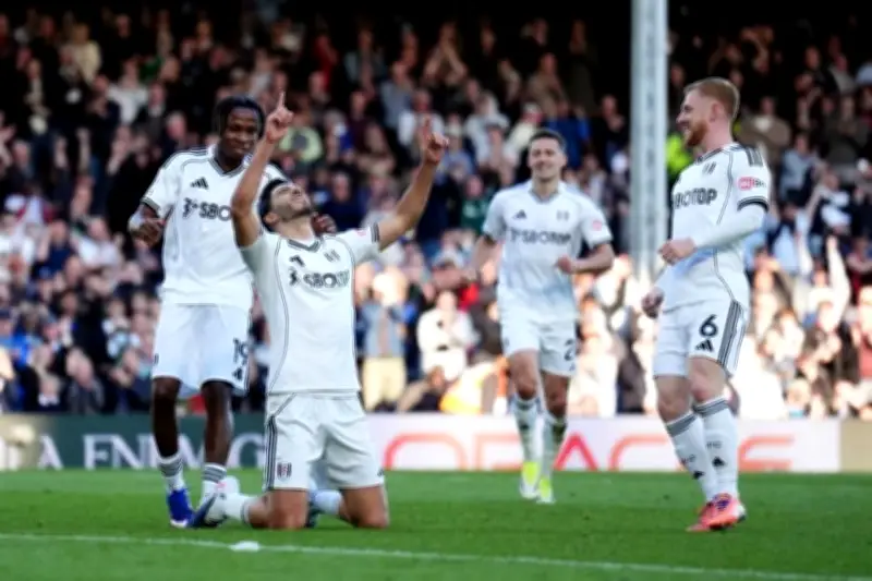 Raúl Jiménez marca para Fulham y dedica gol a su padre en emotivo triunfo