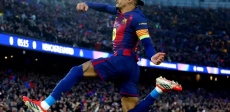 Raphinha regala su premio de MVP a su hijo tras goleada del Barcelona en Champions