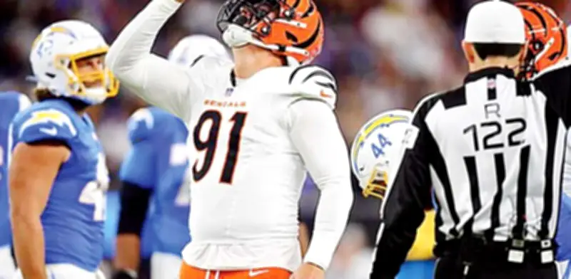 Ravens firman a Trey Hendrickson tras fallar canje por Maxx Crosby por examen físico