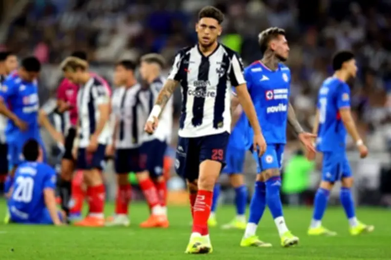 Rayados de Monterrey cae ante Cruz Azul en partido clave de la Liga MX