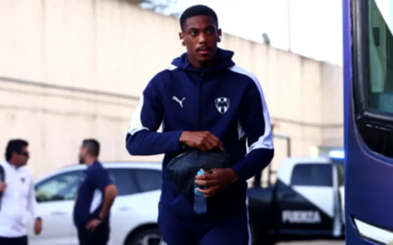 Rayados de Monterrey separa a Anthony Martial por indisciplina en partido vs Chivas
