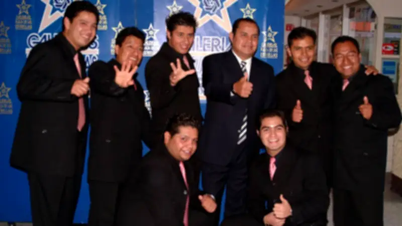 Raymundo Espinoza, líder de Rayito Colombiano, hospitalizado y operado de emergencia