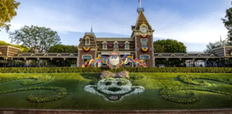 Reacción Química en Disneyland Hospitaliza a Siete Empleados en Área de Tomorrowland