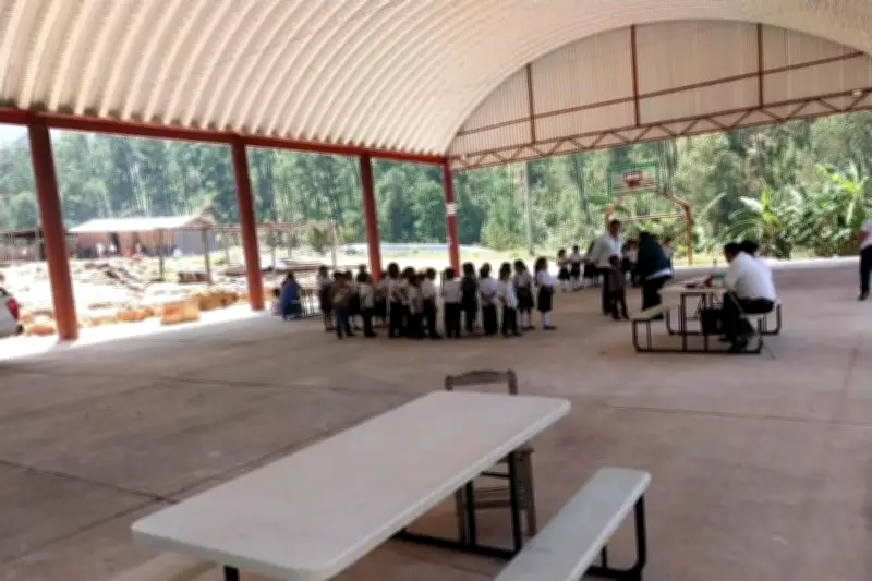 Reanudan clases en escuela de la Montaña Alta de Guerrero tras brote de enfermedad