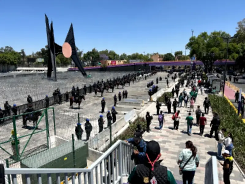 Reclutamiento Express y Reventa de Boletos Afuera del Estadio Banorte Previo al México vs Portugal