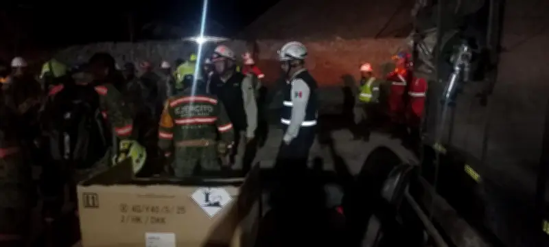 Refuerzan labores de rescate en mina colapsada de Sinaloa con personal de CFE y Grupo Frisco