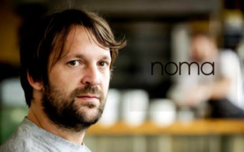 Renuncia chef de Noma tras denuncias de abuso y violencia en su restaurante