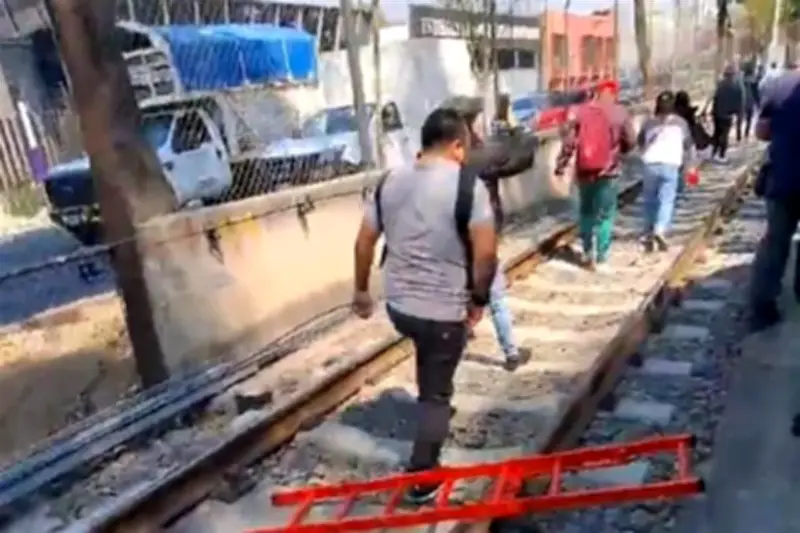 Reportan Fallas Técnicas en el Tren Ligero de la Ciudad de México