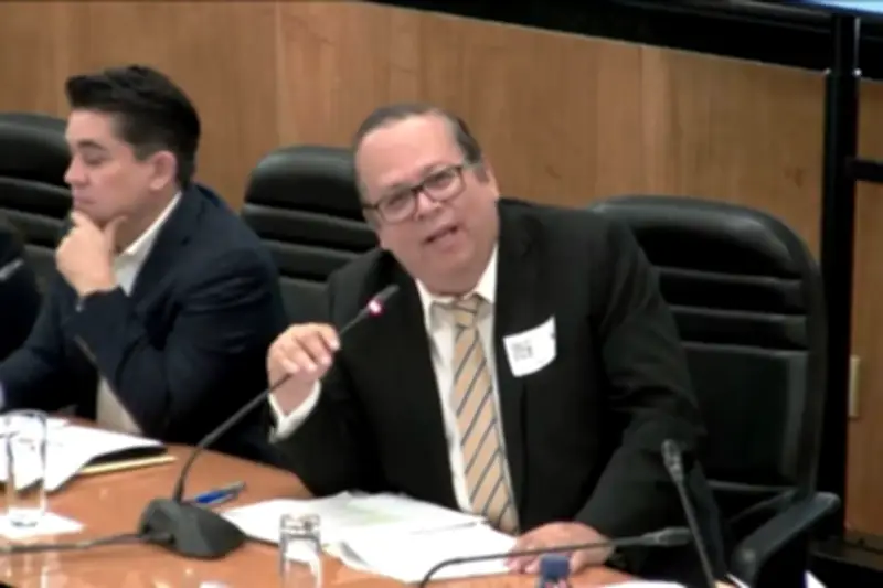 Reprochan corrupción a ex titular del Indep en audiencia judicial