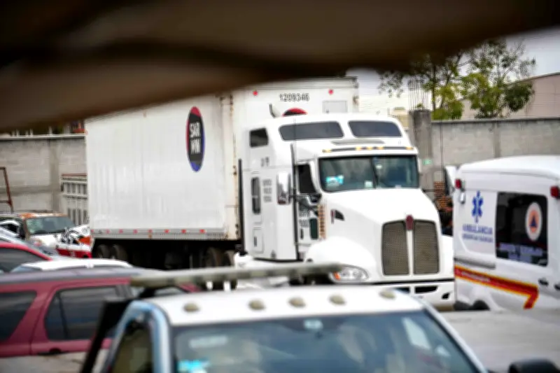 Rescatan a 229 migrantes encerrados en tráiler descompuesto en Veracruz